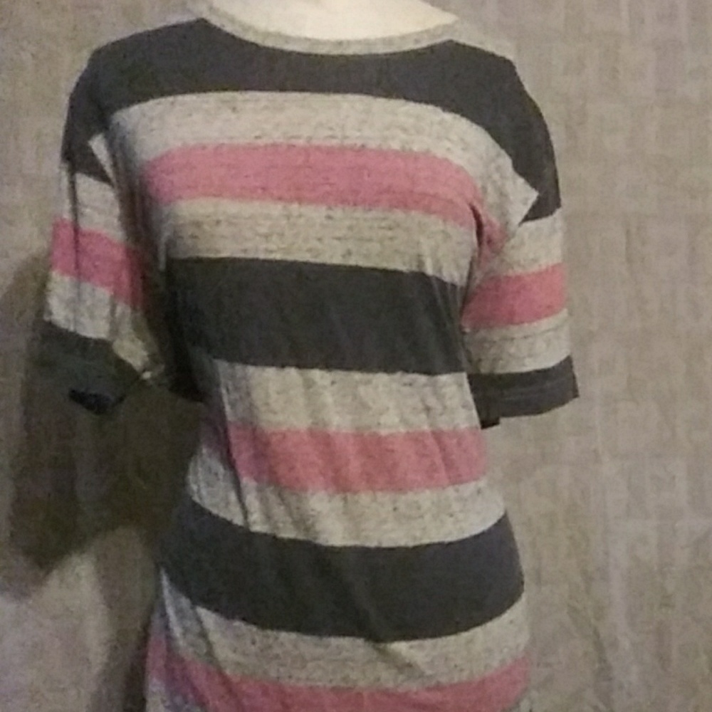 Super cute multi colored t-shirt